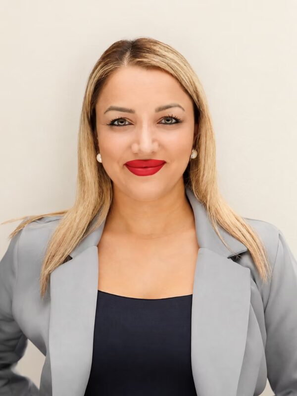 Aysun Kiziltoprak, Geschäftsführerin und Pflegedienstleitung